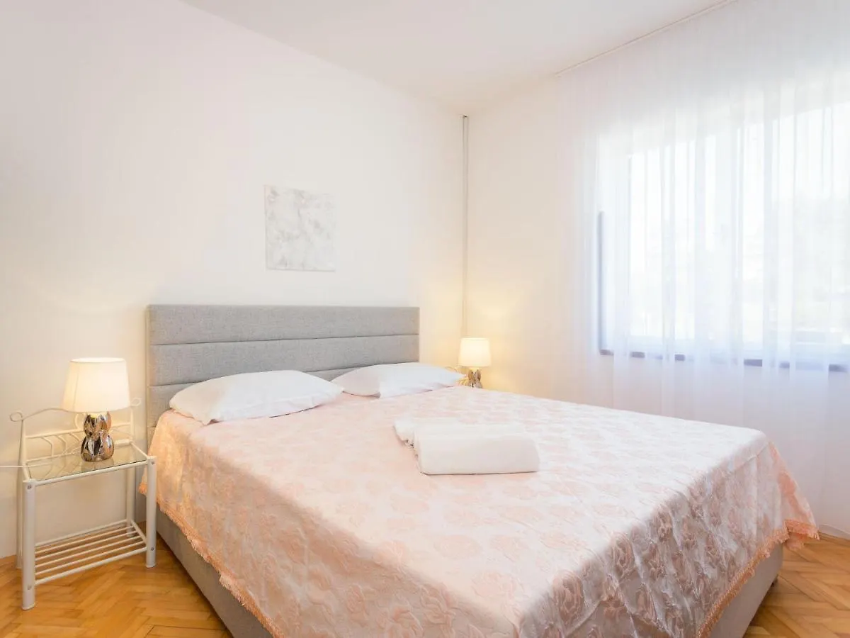 Apartment Maris-2 By Interhome Pula